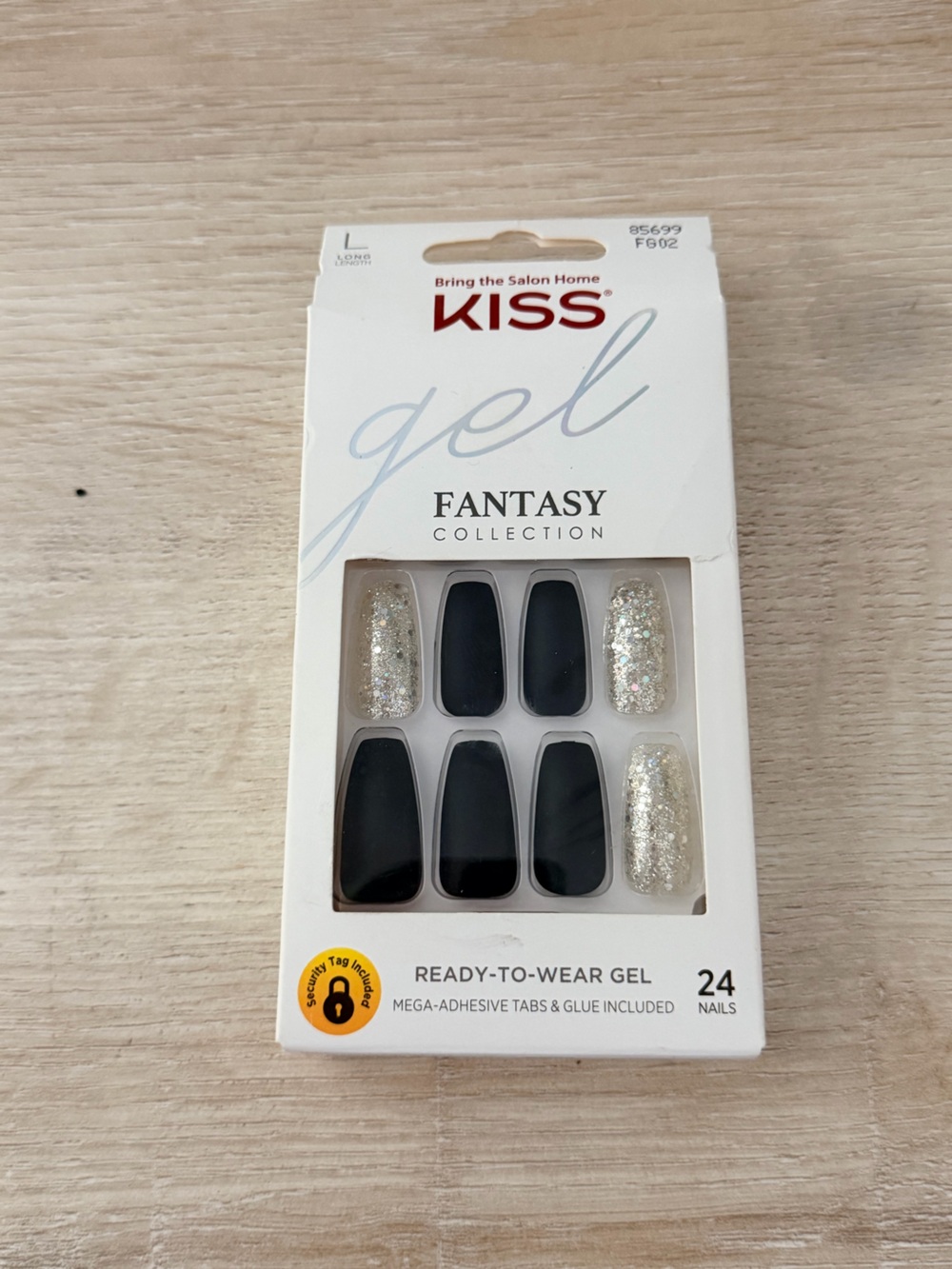 KISS Gel Nail Set in Black and Silver Glitter shape: Long Coffin